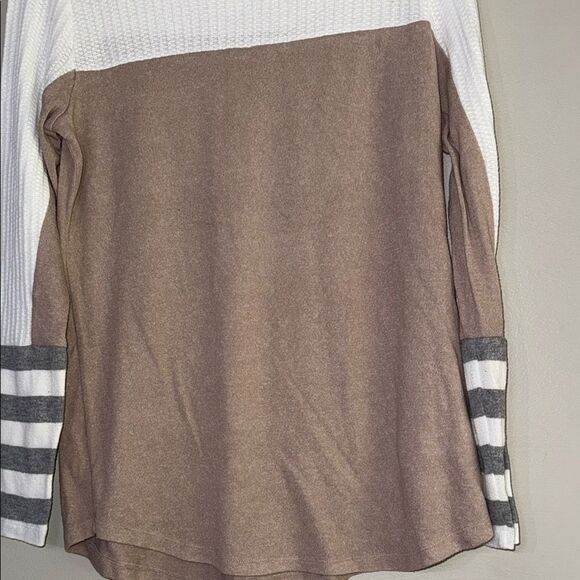 Maurices Cream and Brown Long Sleeve T-Shirt - Picture 3 of 10